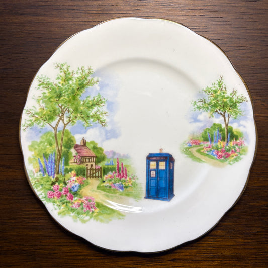 Dr Who Tardis Vintage Floral Countryside Wall Décor