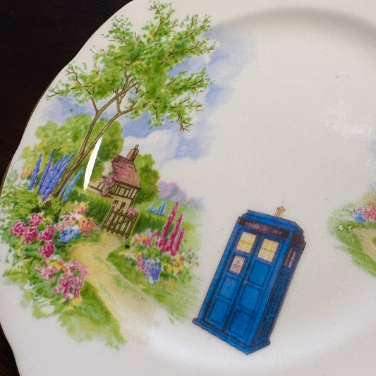 Dr Who Tardis Vintage Floral Countryside Wall Décor